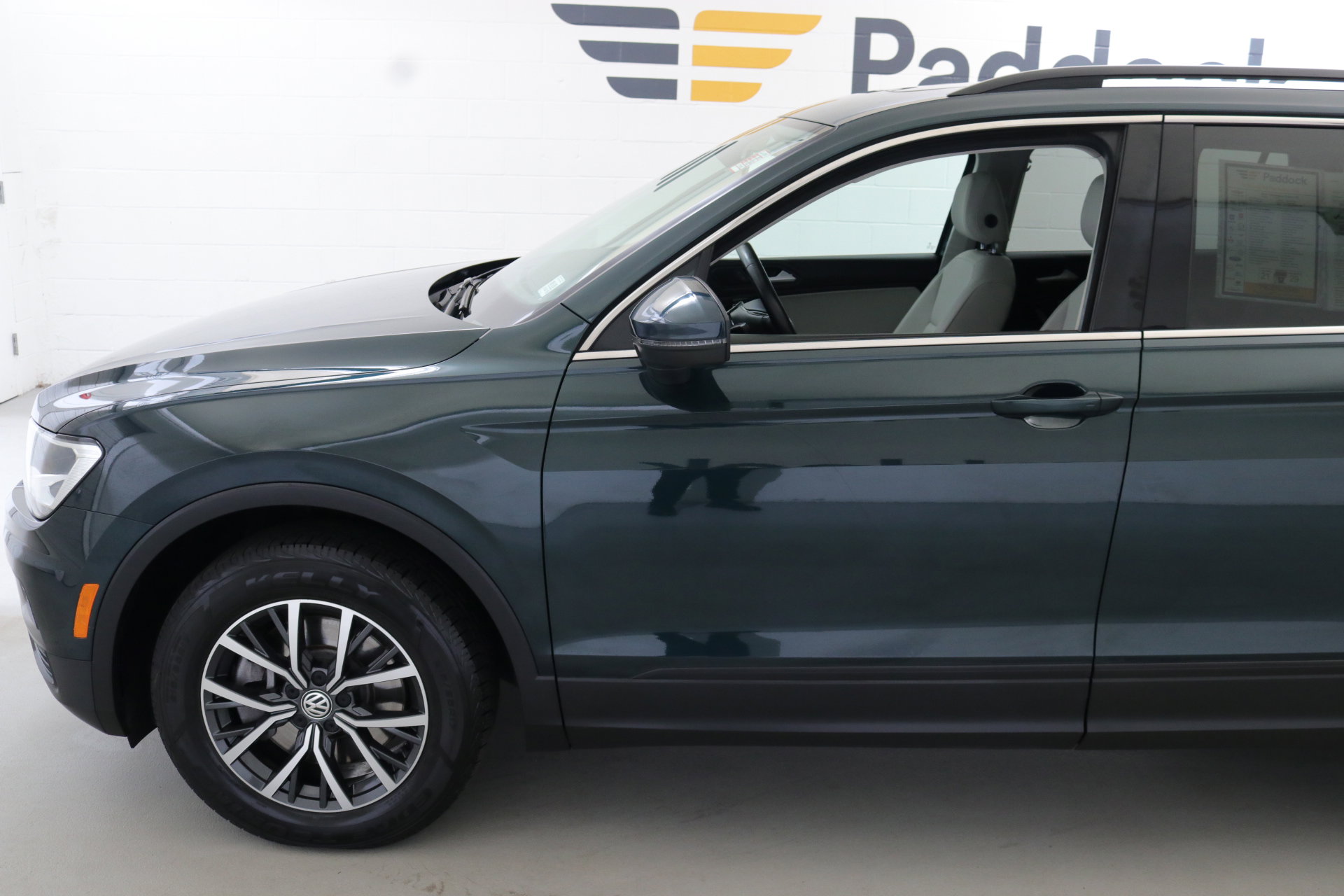 2019 Volkswagen Tiguan SEL R-Line photo 4
