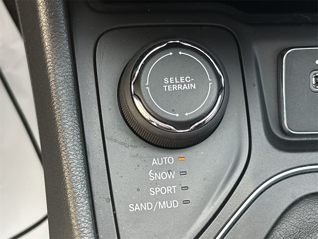 2019 Jeep Cherokee Latitude photo 25
