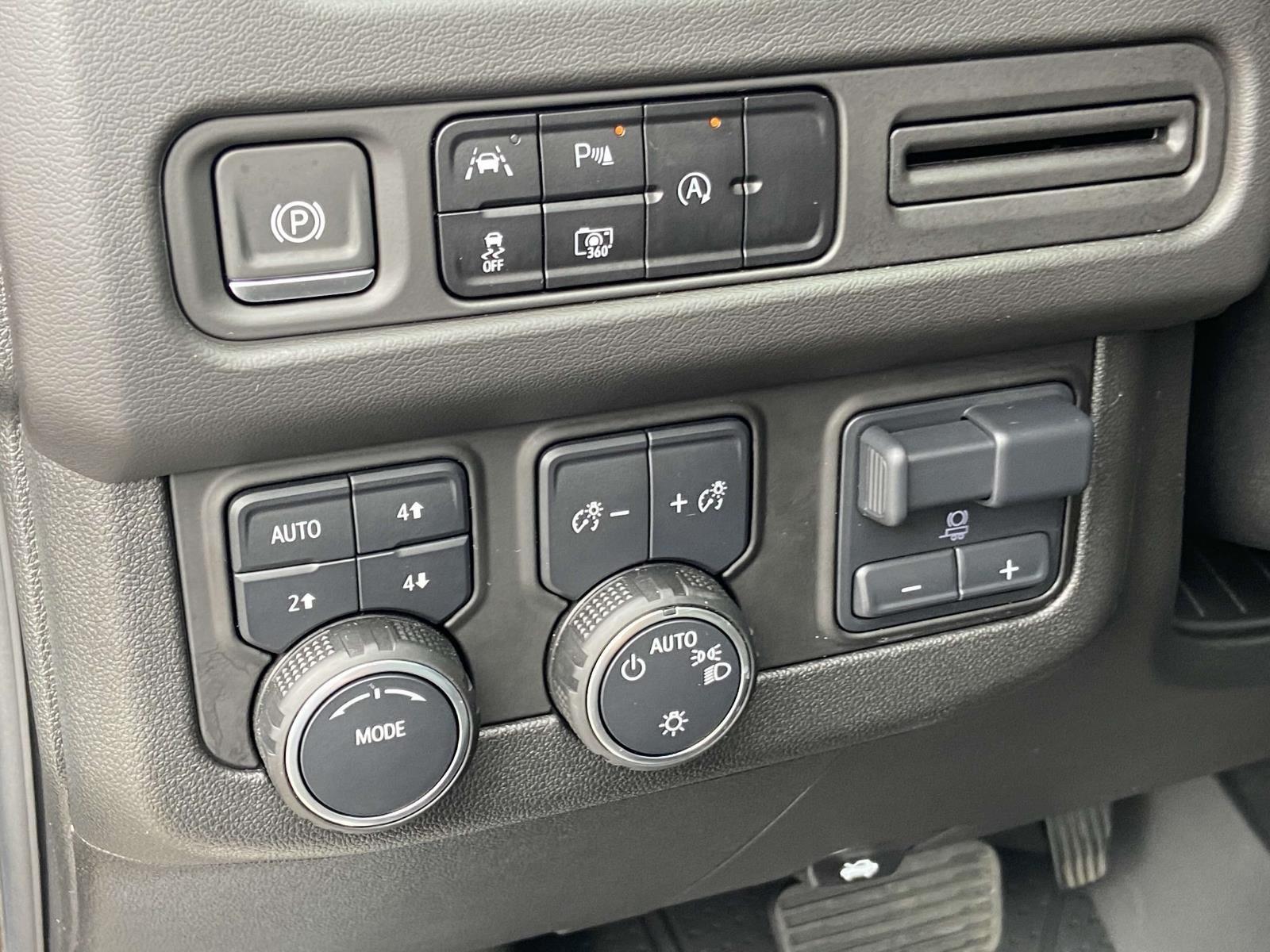 2024 Chevrolet Tahoe RST photo 5