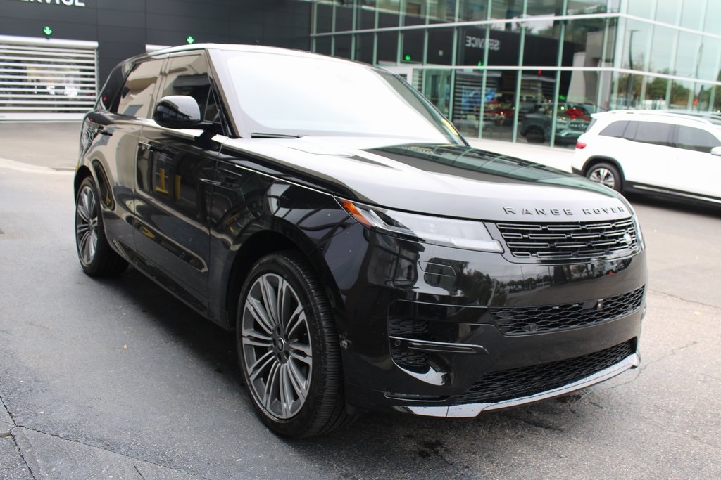 2025 Land Rover Range Rover Sport SE photo 3