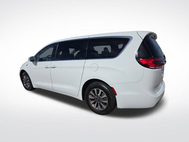 2022 Chrysler Pacifica Touring L photo 2