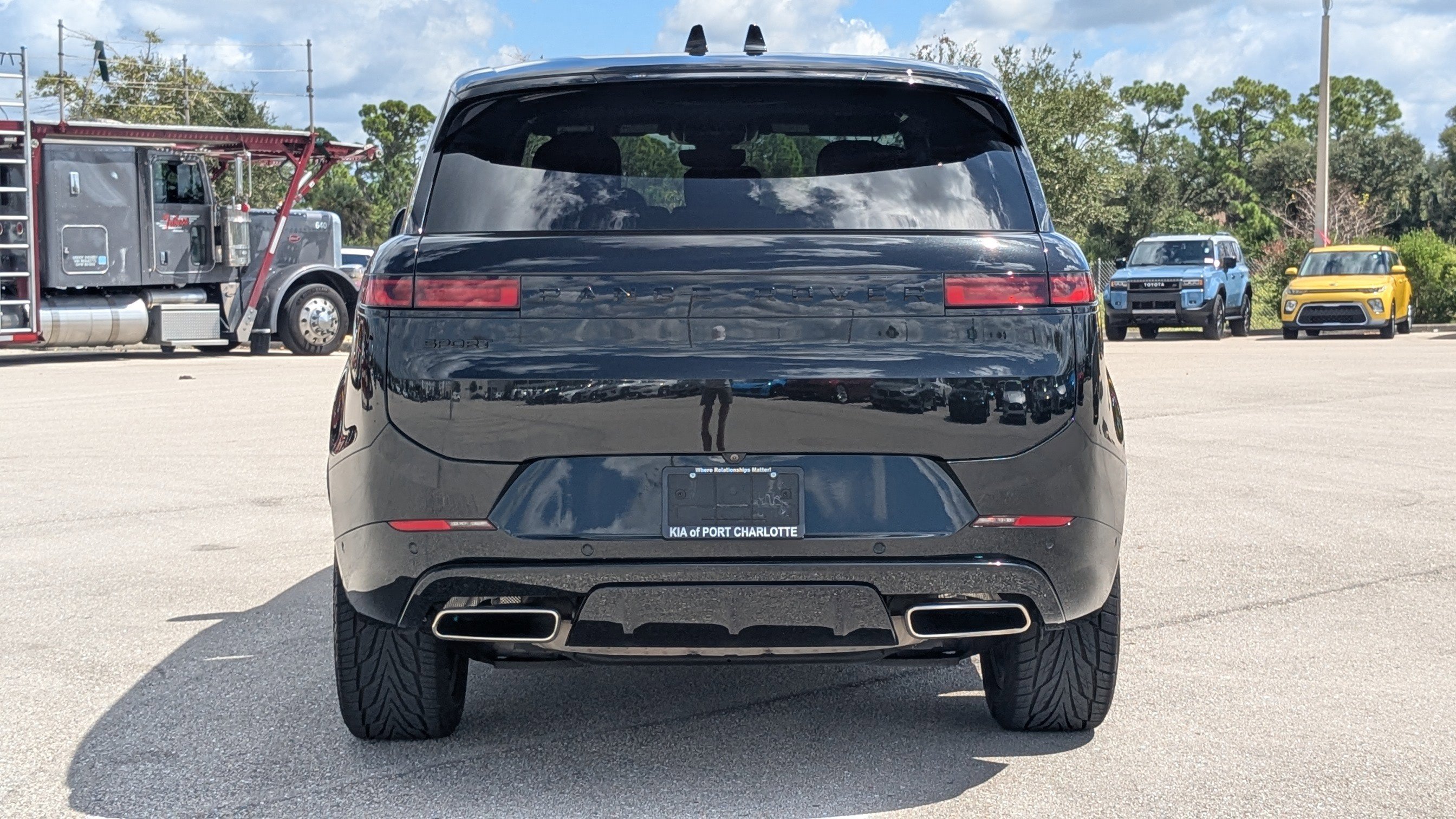 2024 Land Rover Range Rover Sport SE photo 3