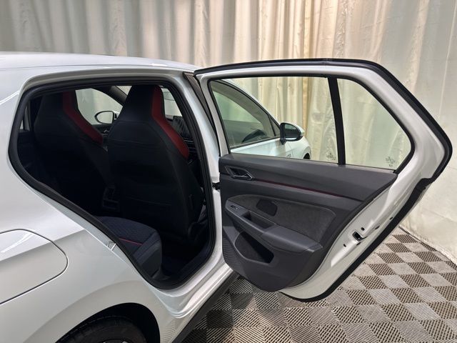 2025 Volkswagen Golf GTI SE photo 31