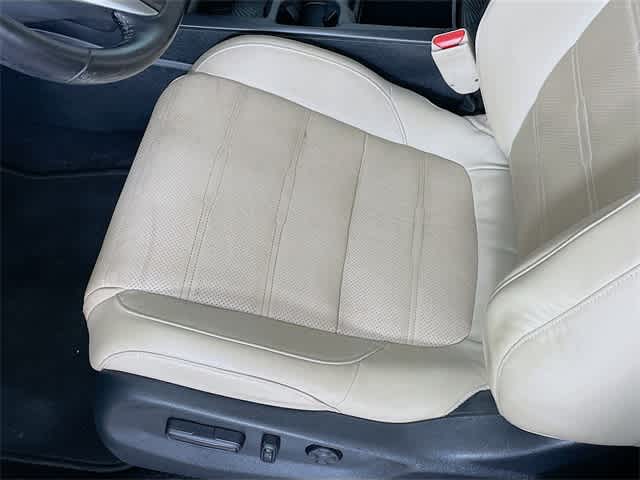 2017 Honda CR-V Touring photo 18