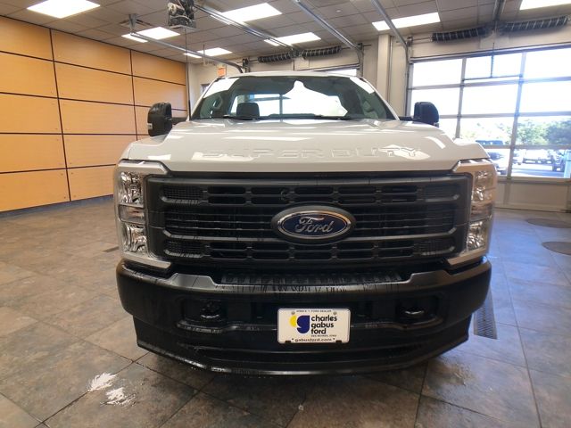 2026 Ford F-350 photo 2