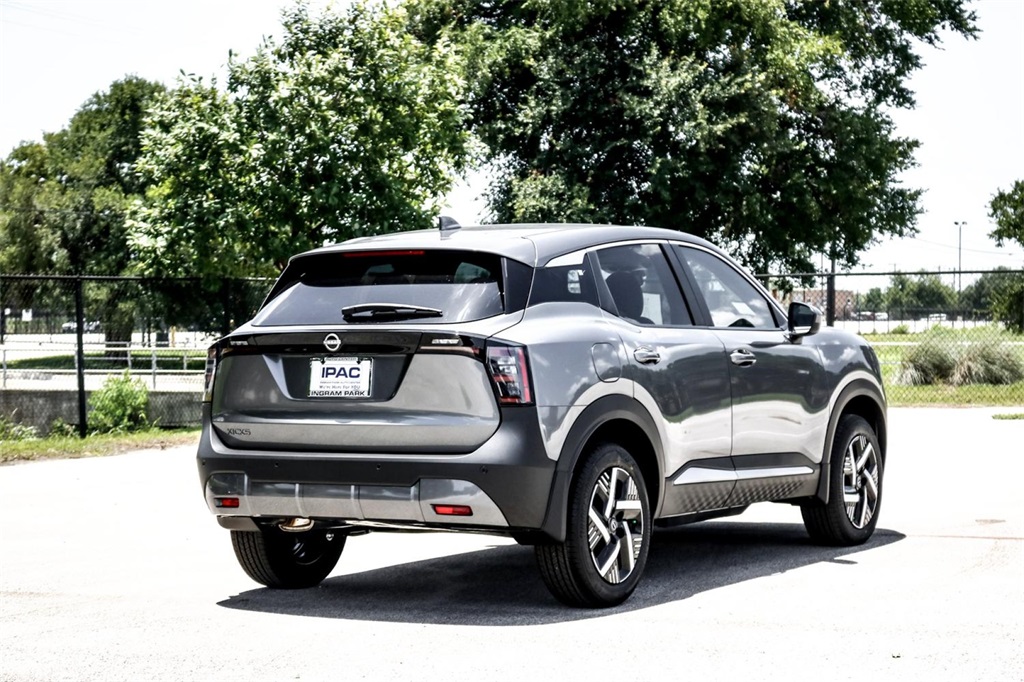 2025 Nissan Kicks SV photo 3