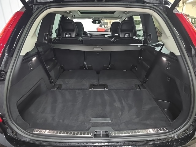 2023 Volvo XC90 B5 Core photo 10