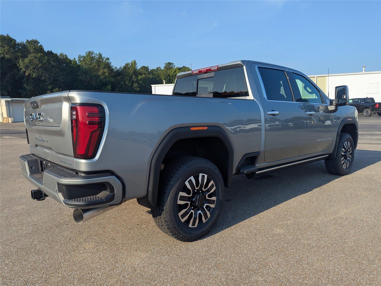 2025 Gmc Sierra 2500 HD Denali Ultimate photo 3