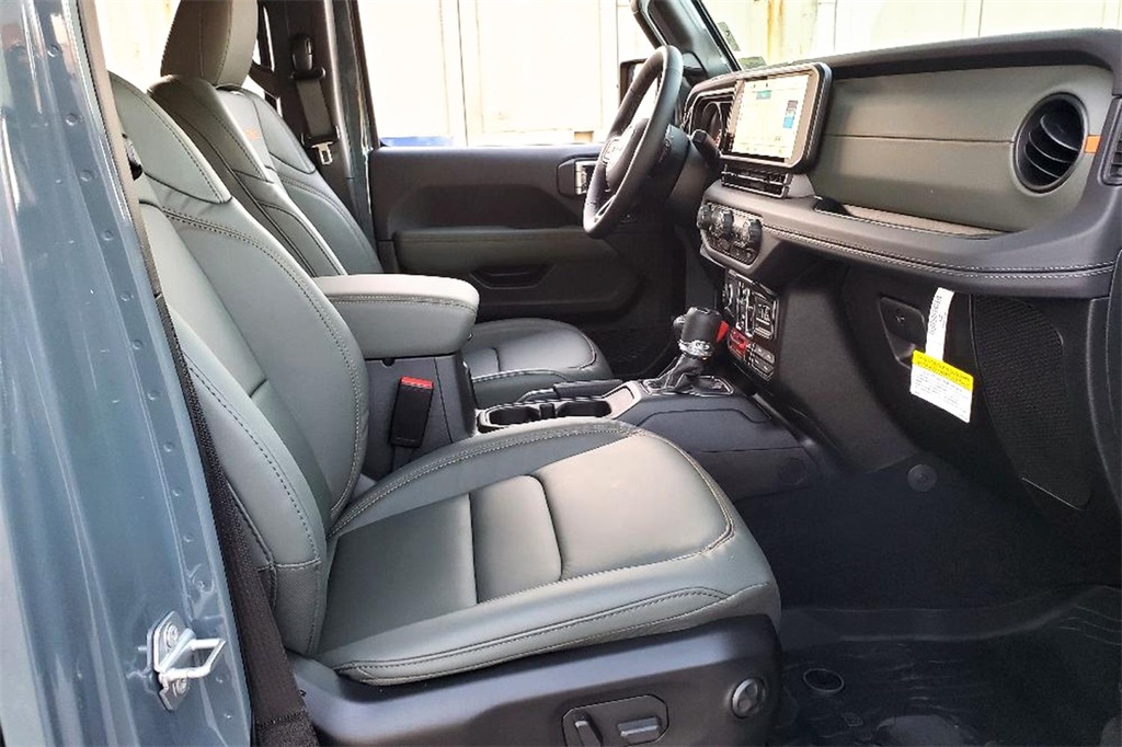2025 Jeep Gladiator Mojave photo 12