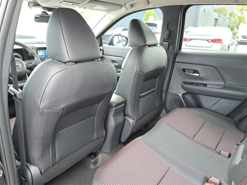 2026 Nissan Kicks SR photo 11