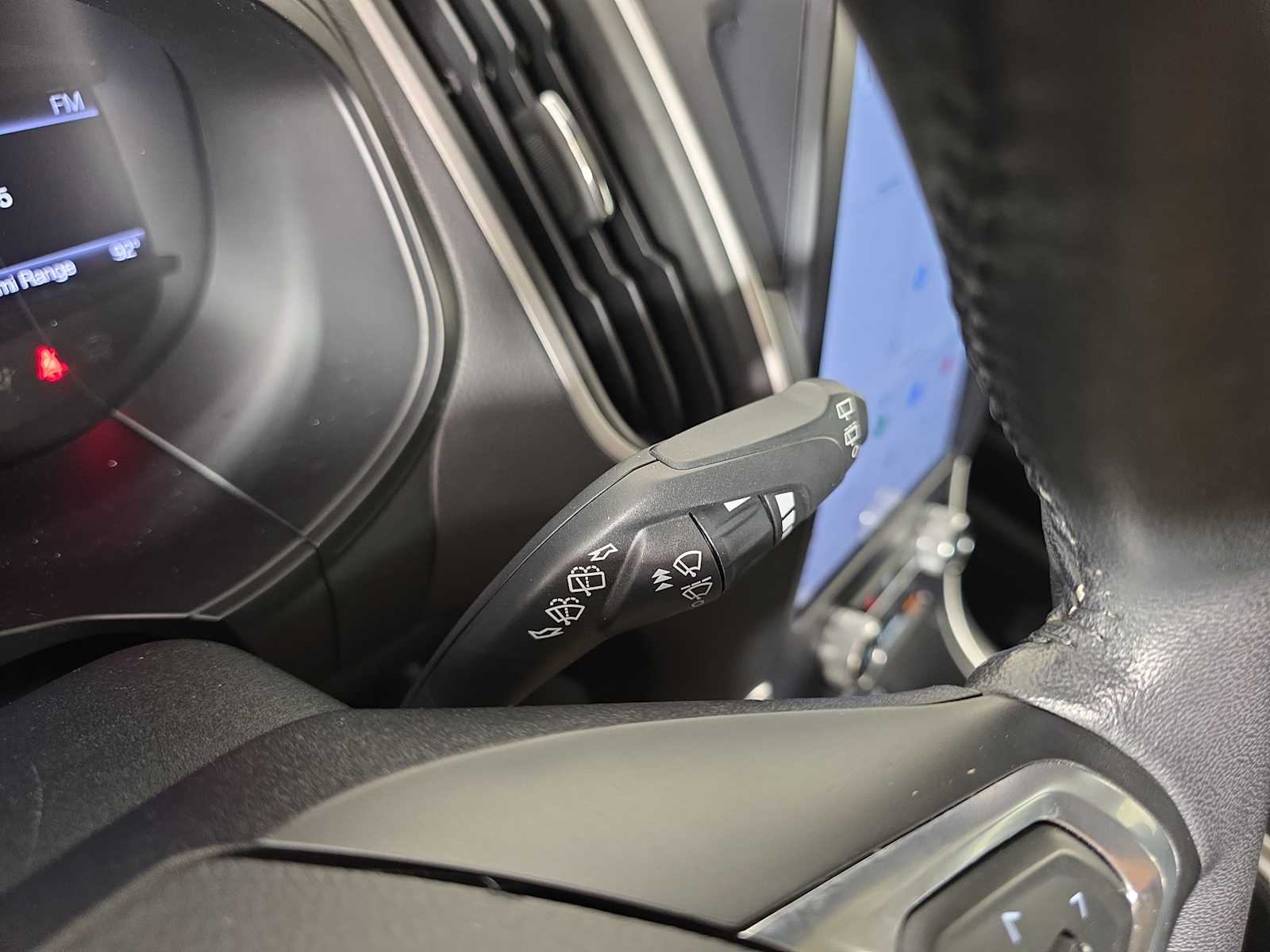 2023 Ford Edge SEL photo 25