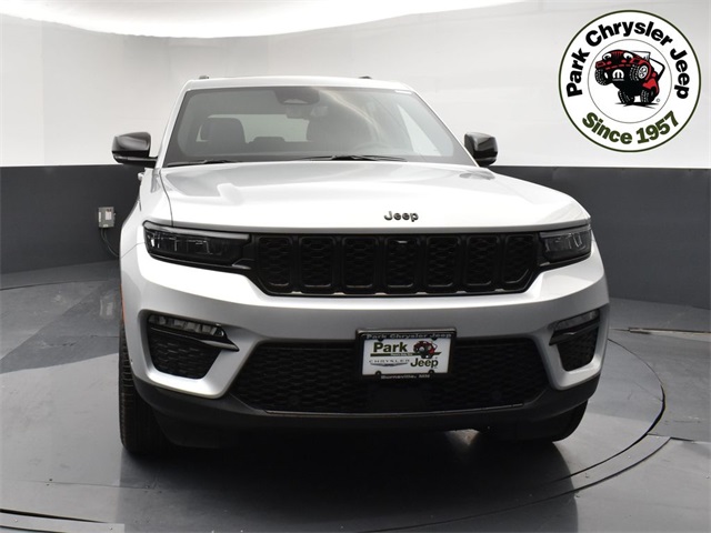 2025 Jeep Grand Cherokee Limited photo 2