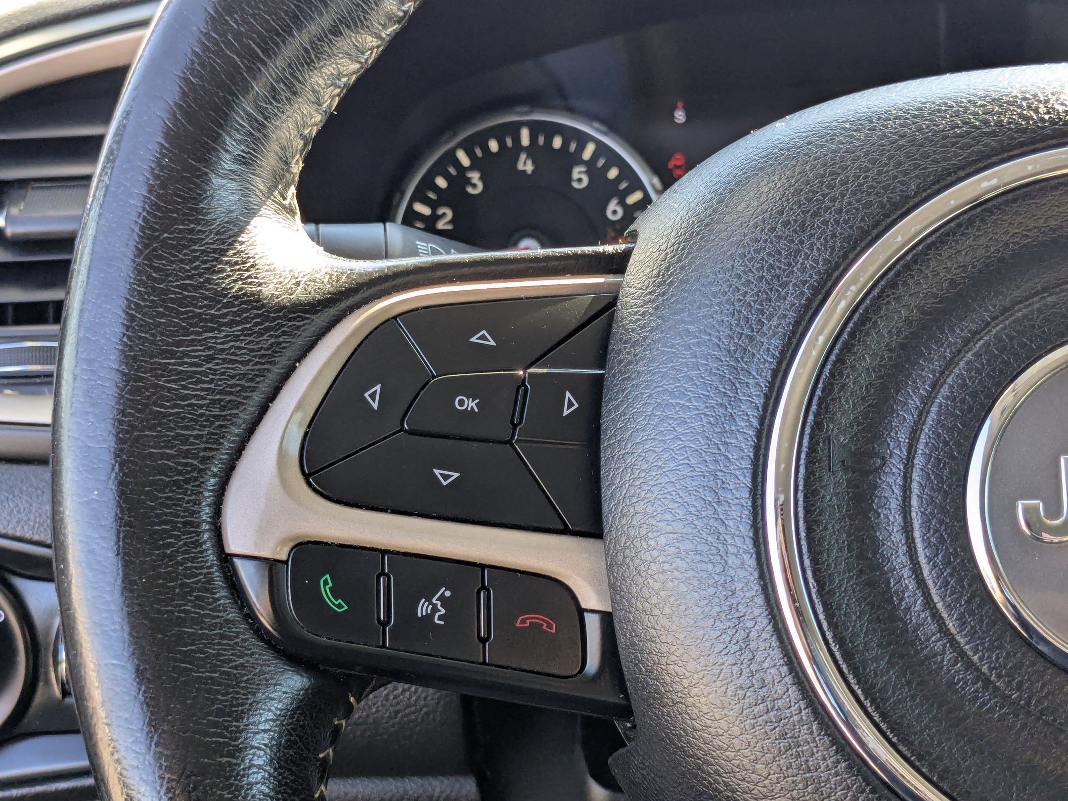 2016 Jeep Renegade Limited photo 9
