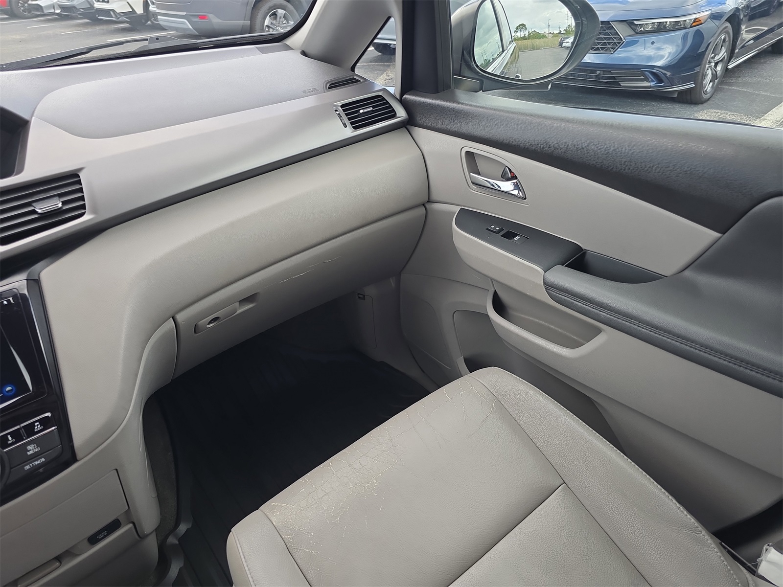 2015 Honda Odyssey EX-L photo 11