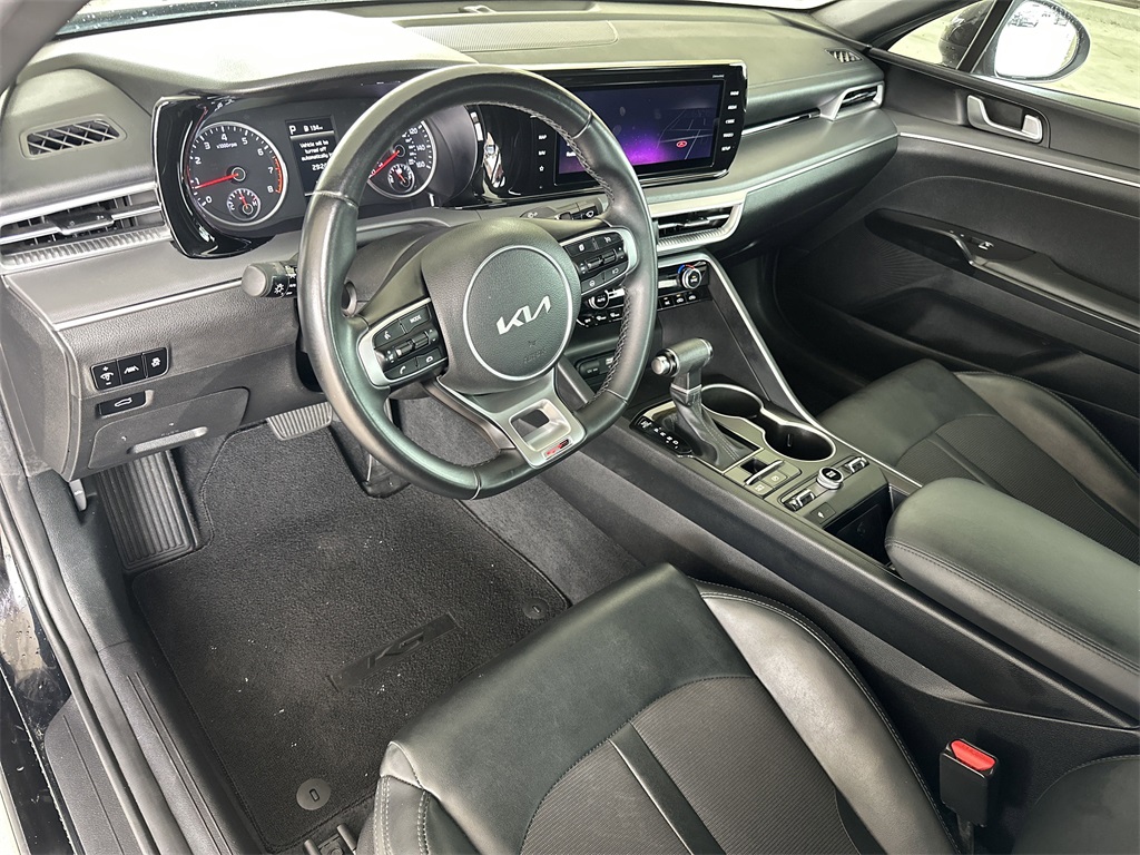 2022 Kia K5 GT-Line photo 11