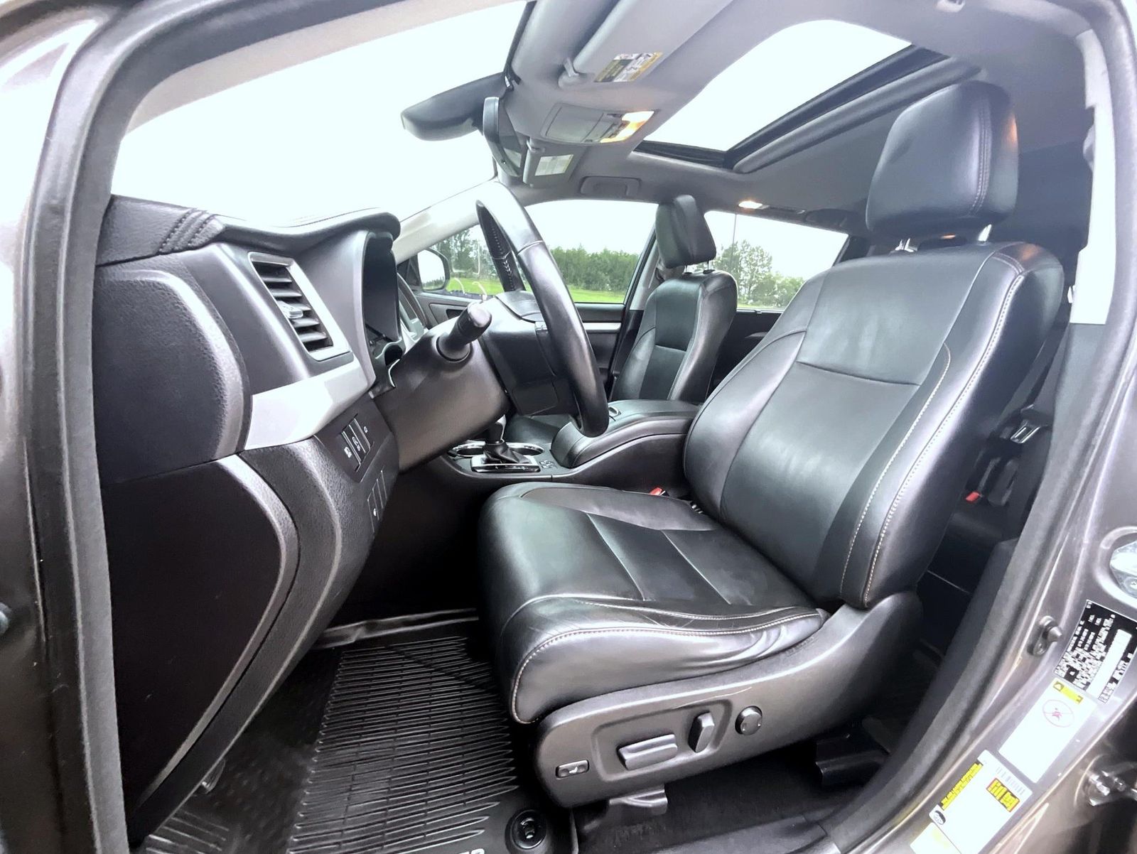 2017 Toyota Highlander XLE photo 11