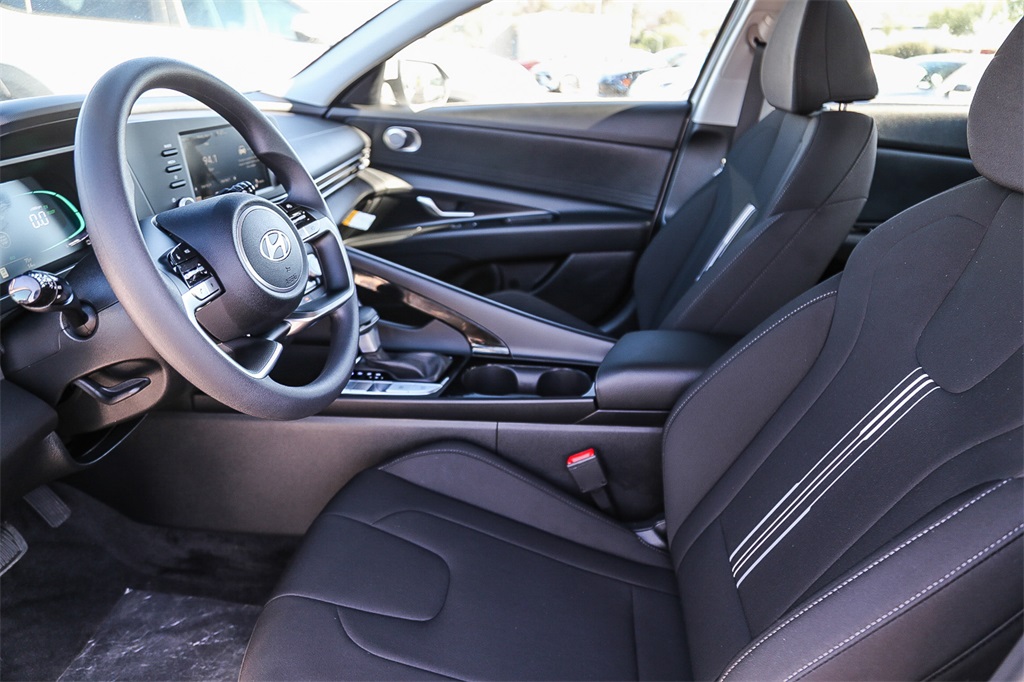 2025 Hyundai Elantra Blue SEL Sport photo 18