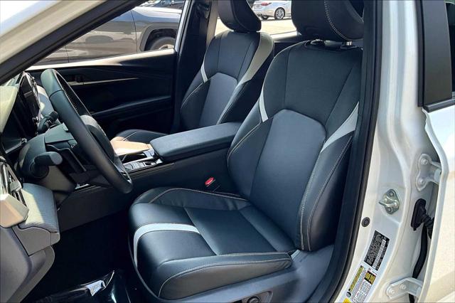 2025 Toyota Camry SE photo 7
