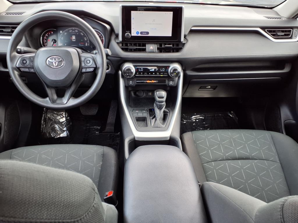 2024 Toyota RAV4 XLE photo 8