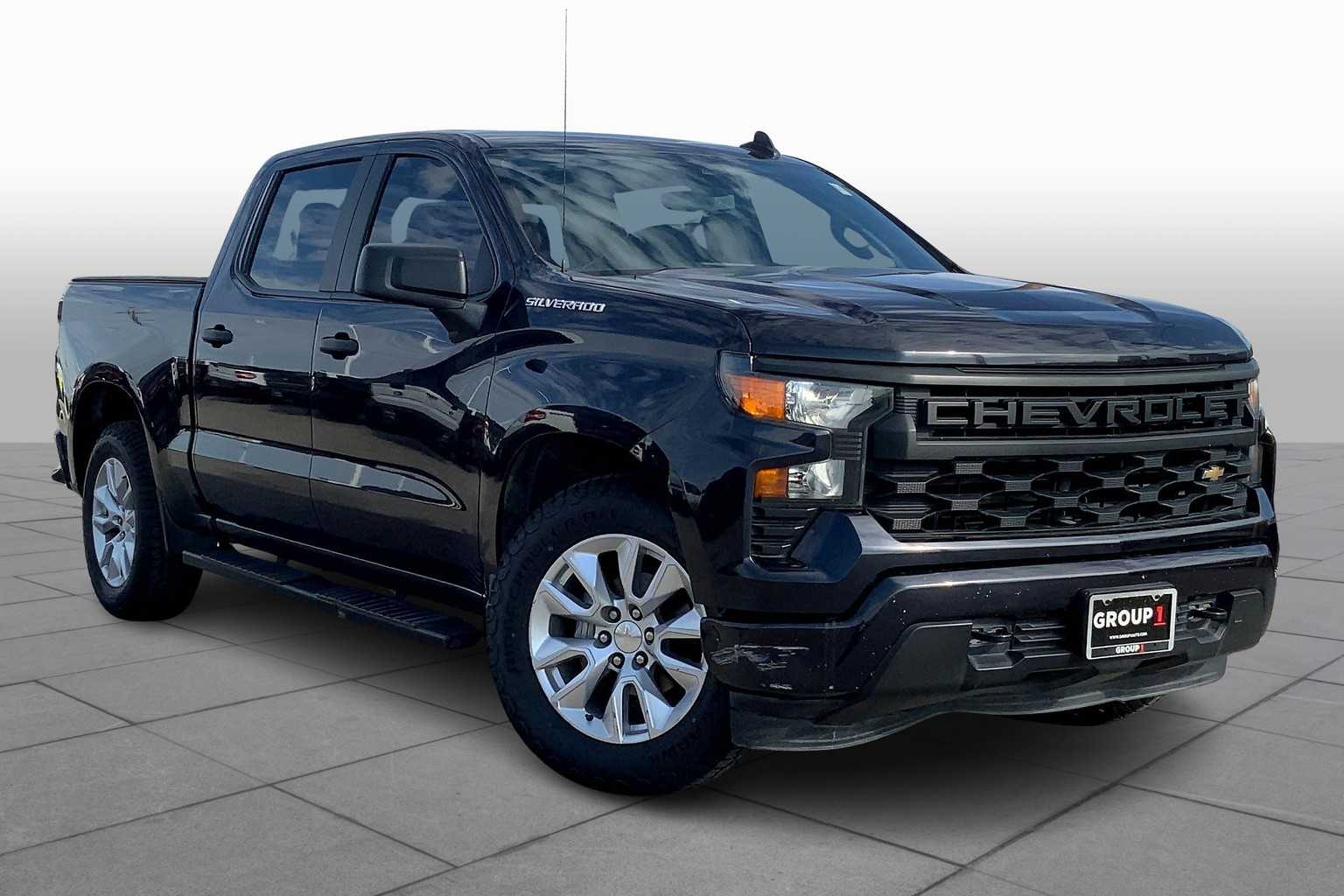 2023 Chevrolet Silverado 1500 Custom photo 2