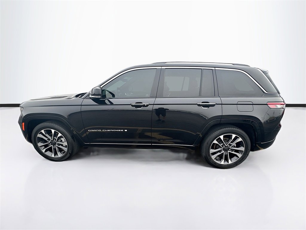 2022 Jeep Grand Cherokee Overland photo 2
