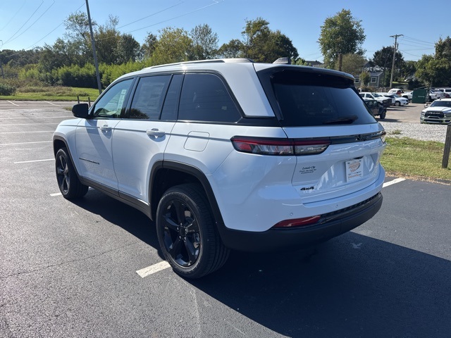 2025 Jeep Grand Cherokee Altitude photo 4