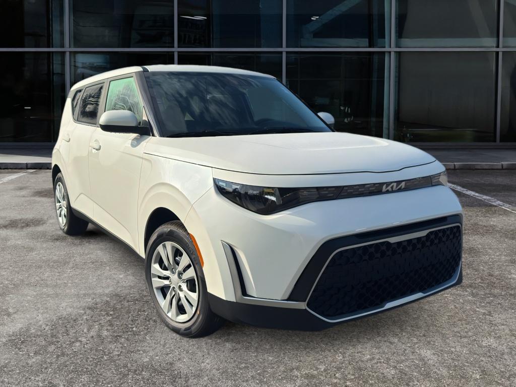 2025 Kia Soul LX photo 3