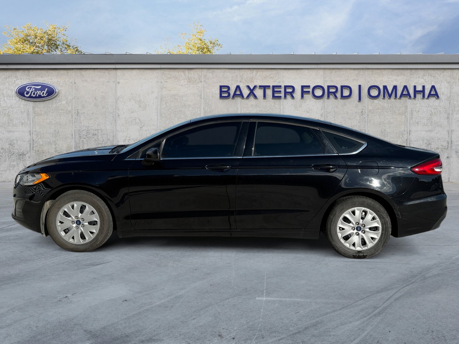 2019 Ford Fusion S photo 2