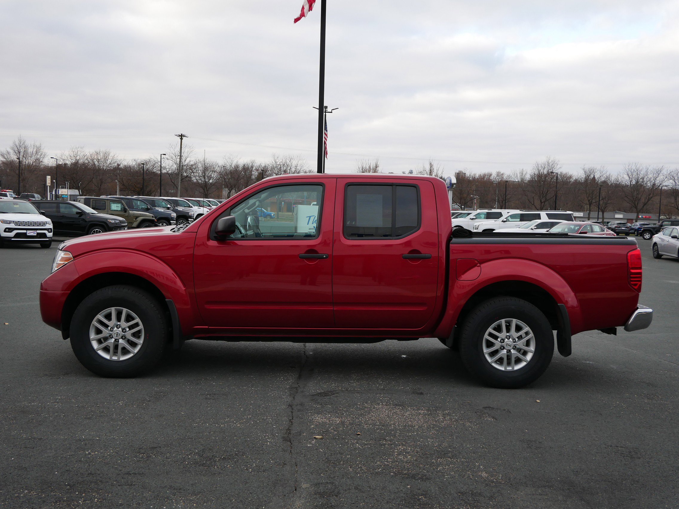 2015 Nissan Frontier SV photo 4