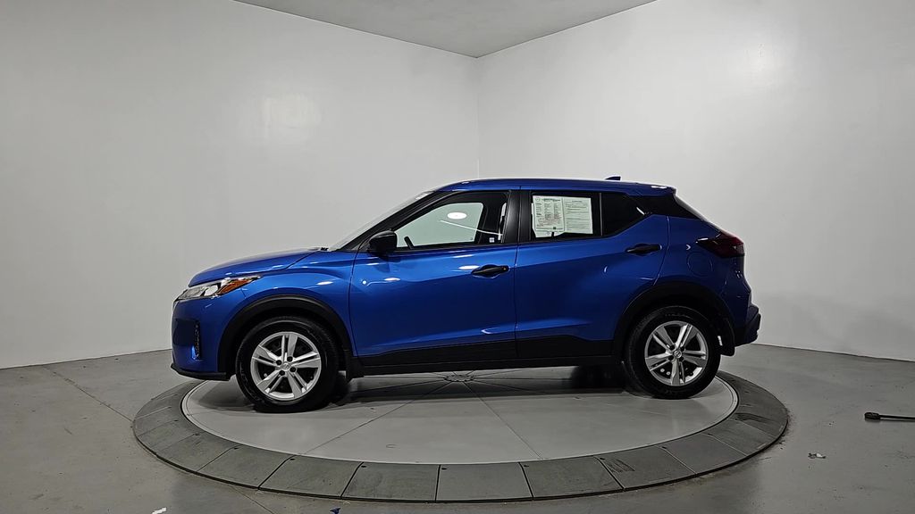 2024 Nissan Kicks S photo 2