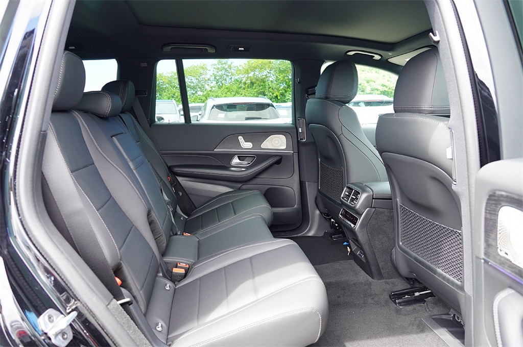 2026 Mercedes Benz GLS 450 4MATIC photo 10