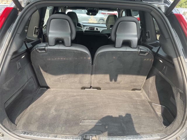 2016 Volvo XC90 T6 Momentum photo 15