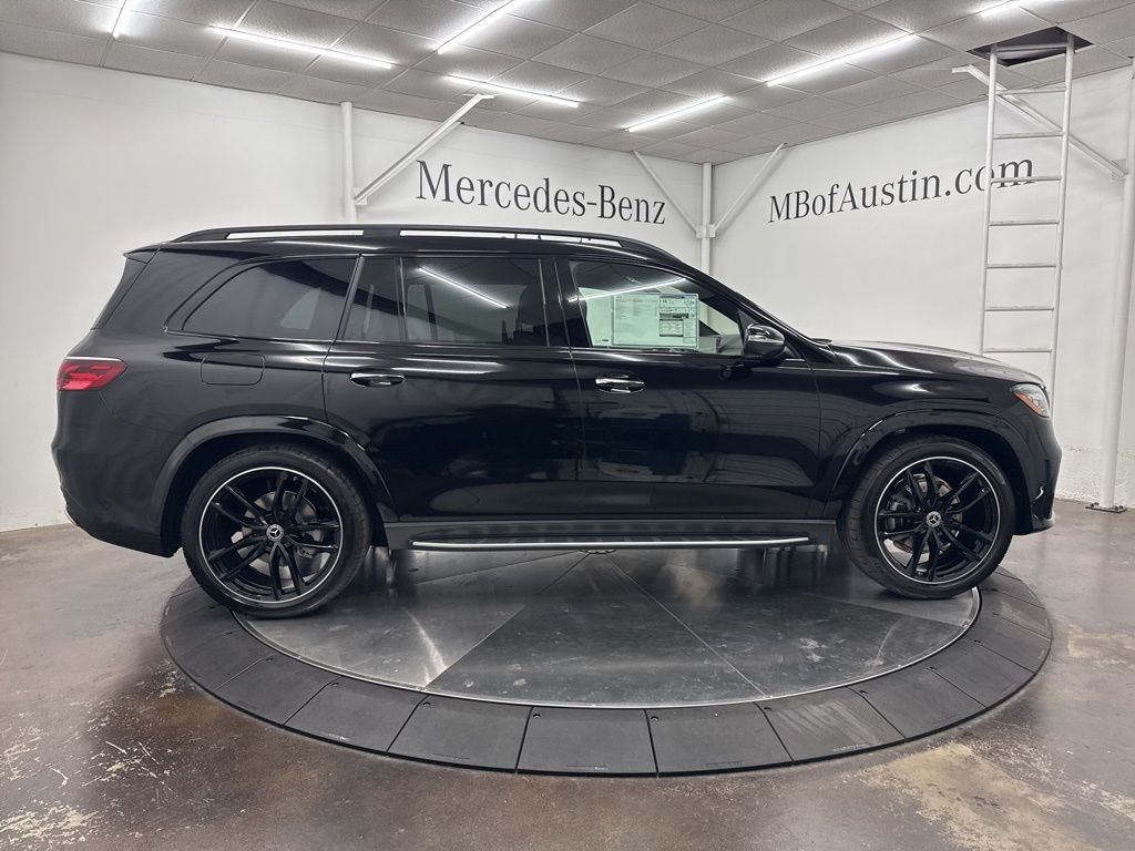 2026 Mercedes Benz GLS 580 4MATIC photo 3