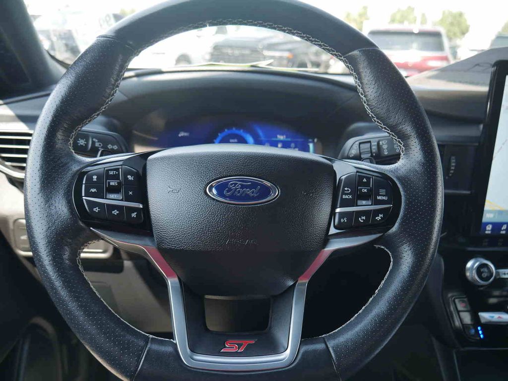 2022 Ford Explorer ST photo 34