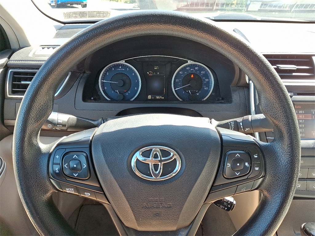 2016 Toyota Camry LE photo 17