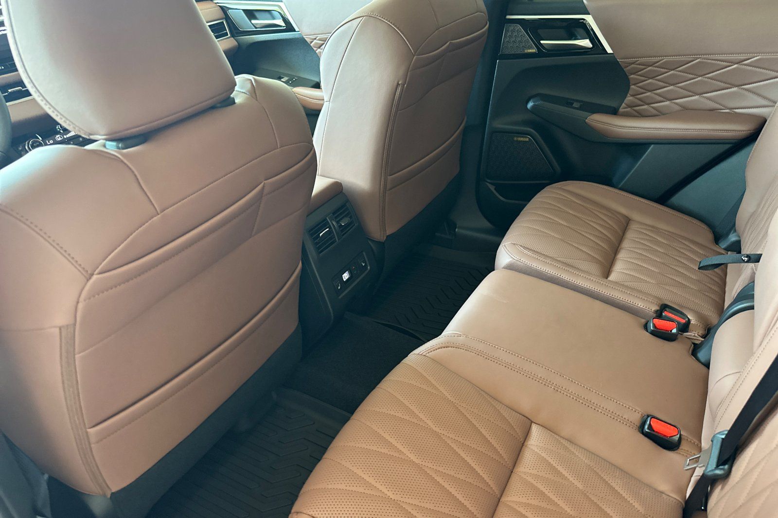2025 Mitsubishi Outlander SEL photo 11