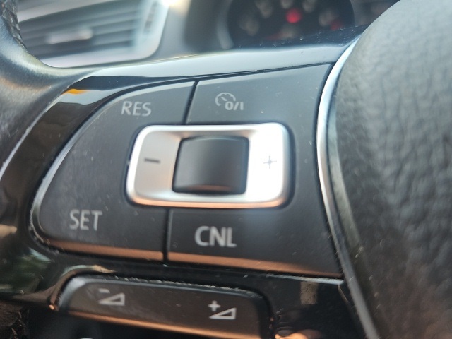 2017 Volkswagen Passat SE photo 15