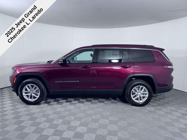 2025 Jeep Grand Cherokee Laredo X photo 3