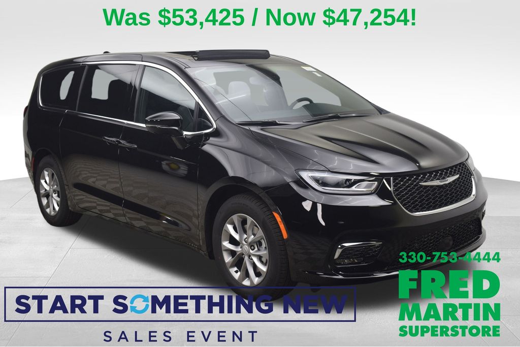 2026 Chrysler Pacifica Limited's photo