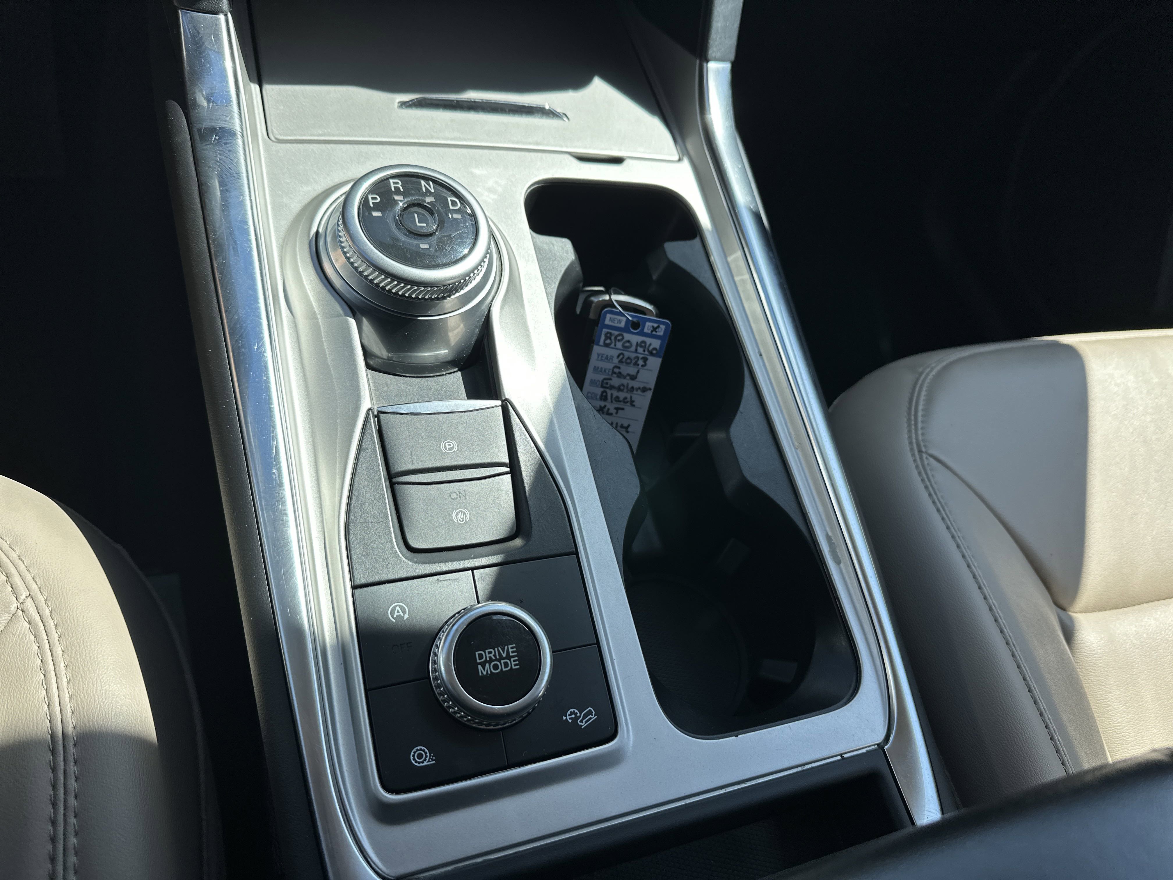 2023 Ford Explorer XLT photo 7