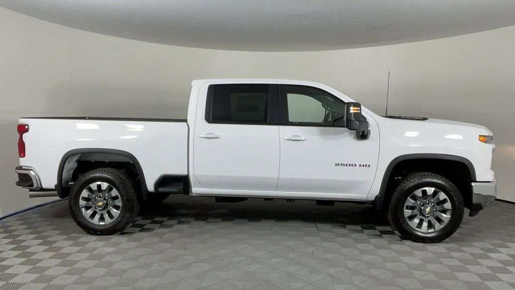 2025 Chevrolet Silverado 2500HD LT photo 2