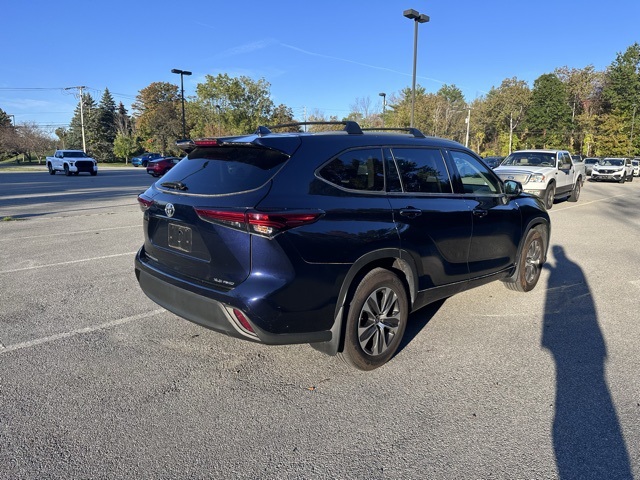2022 Toyota Highlander XLE photo 3