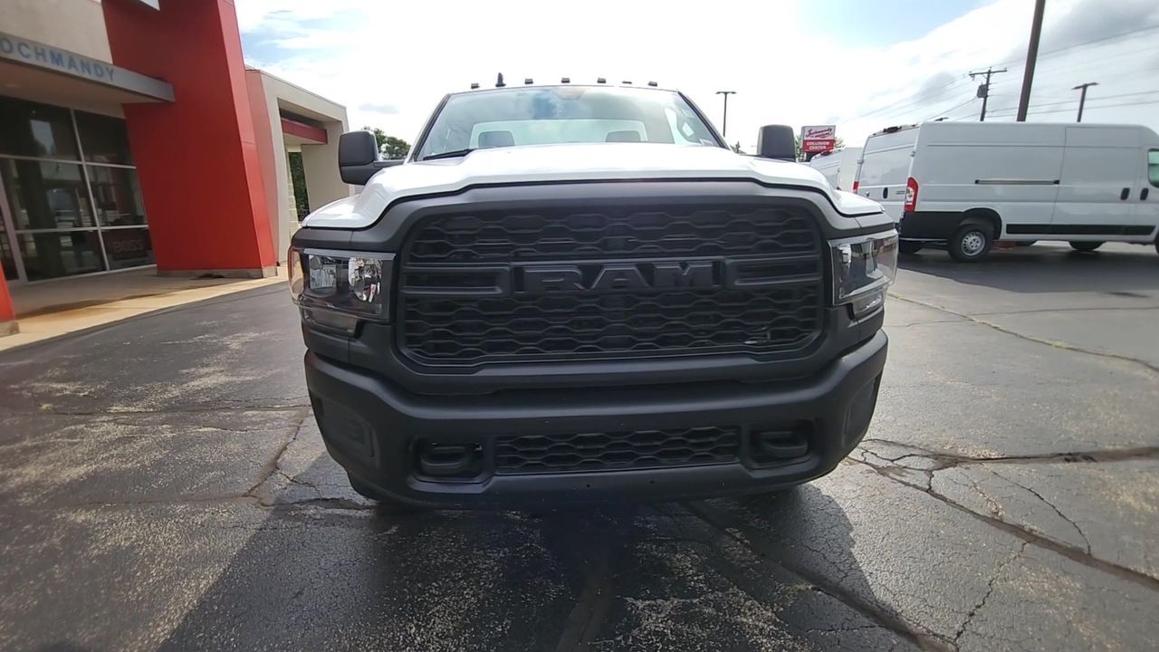 2023 Ram 3500 Tradesman photo 3