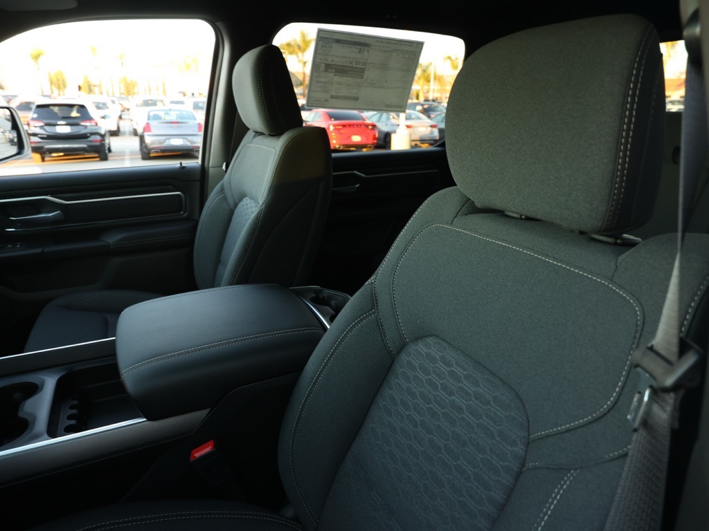 New 2026 Diamond Black Crystal Pearl-Coat Exterior Paint RAM Big Horn/Lone Star image 14