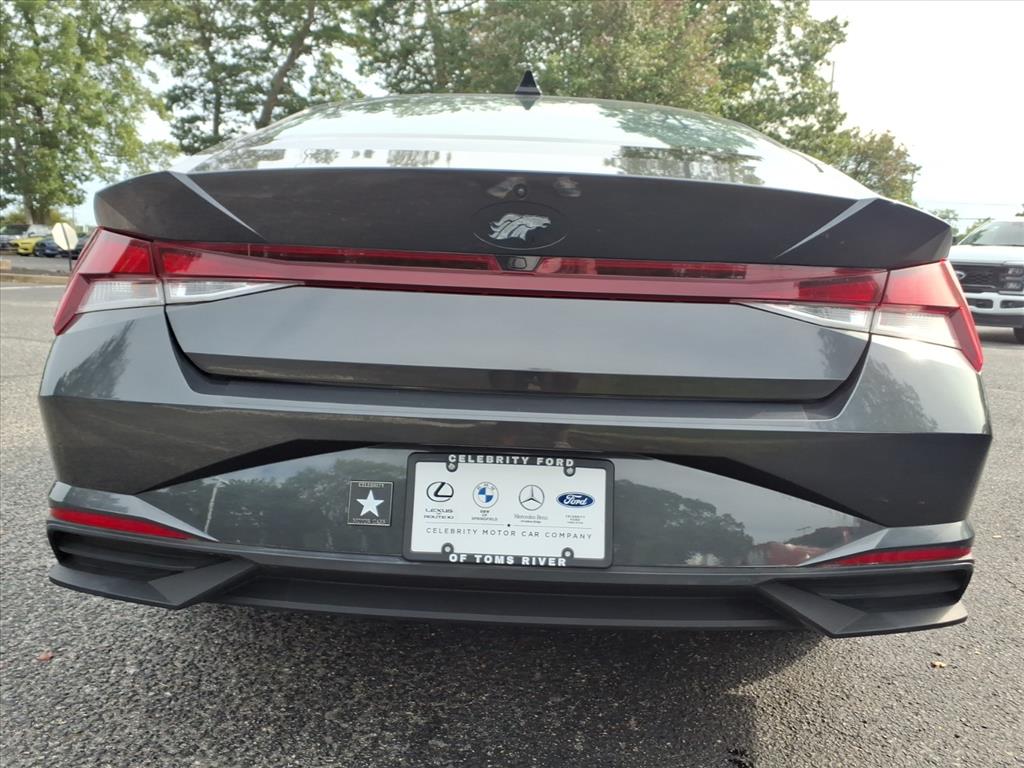 2021 Hyundai Elantra SEL Convenience photo 3