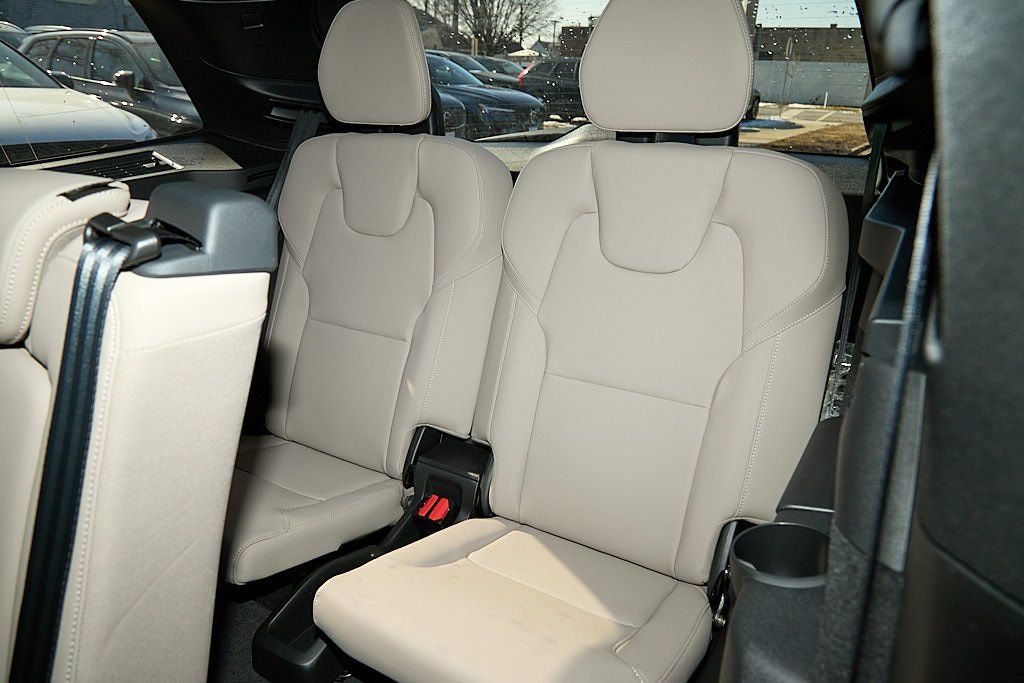 2026 VOLVO XC90 - Image 21