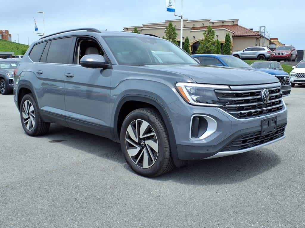 2025 Volkswagen Atlas SE Technology photo 2