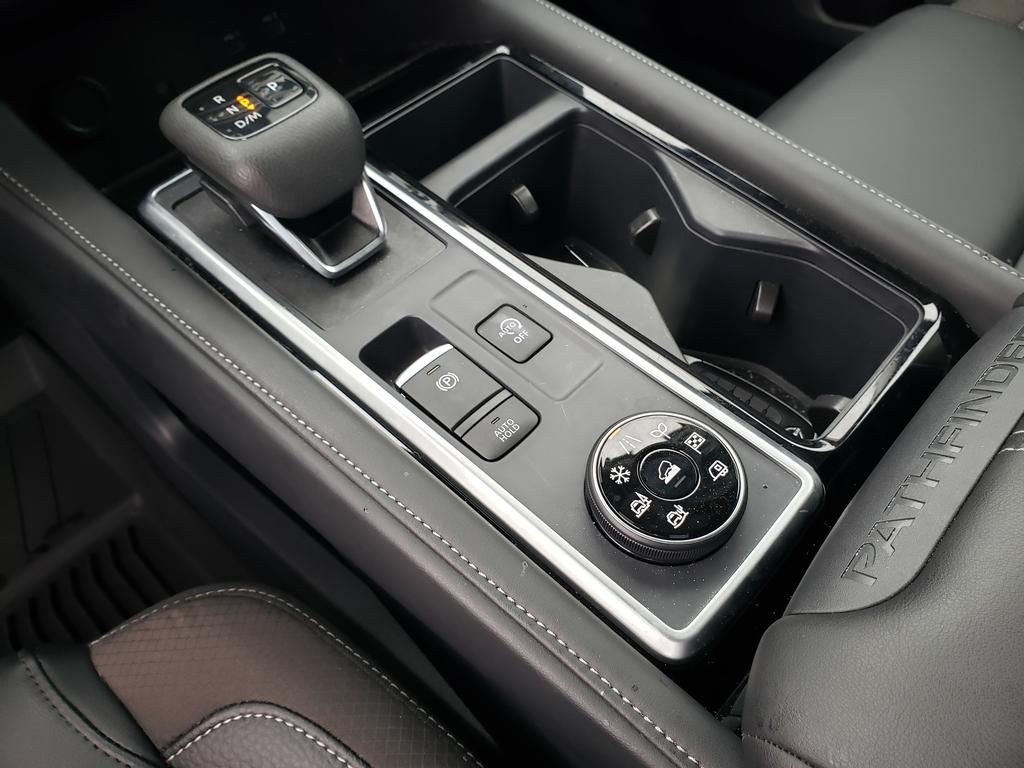 2025 Nissan Pathfinder SL photo 33