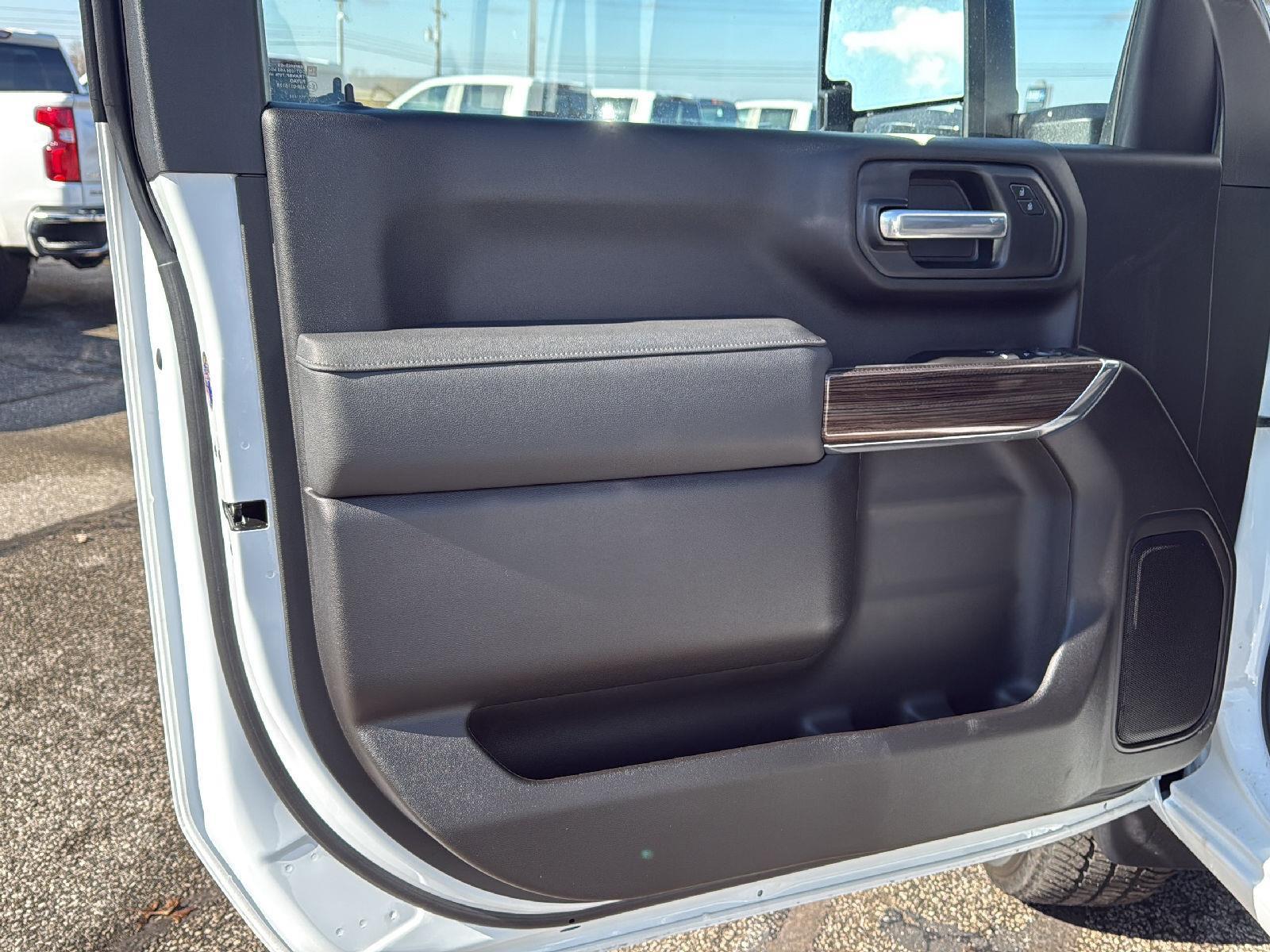 2025 Chevrolet Silverado 3500HD LT photo 16