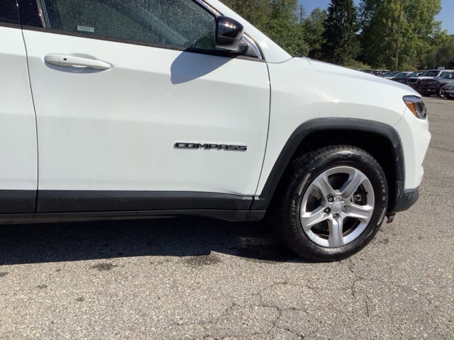 2024 Jeep Compass Latitude photo 2